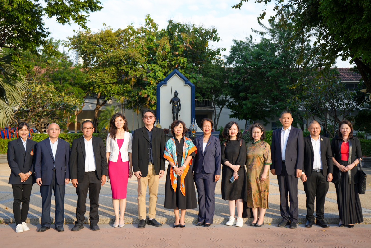 มหาวิทยาลัยเป่ยจิง (ปักกิ่ง) ยูเนี่ยน ศึกษาดูงานและแลกเปลี่ยนเรียนรู้ด้านการบริหารการศึกษาเขตพื้นที่อุเทนถวาย มทร.ตะวันออก