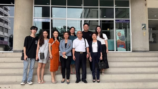 มหาวิทยาลัยปักกิ่ง ยูเนียน ศึกษาดูงาน ห้องปฏิบัติการ Fight Simulatorและสำนักงานสถาบันนวัตกรรมการศึกษาและการเรียนรู้ตลอดชีวิต
