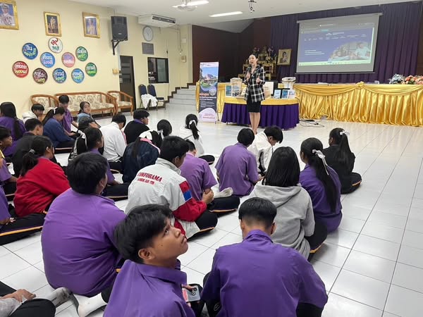 กิจกรรมประชาสัมพันธ์และแนะแนวหลักสูตรสถาบันนวัตกรรมการศึกษาและการเรียนรู้ตลอดชีวิต โรงเรียนเทศบาลบ้านศรีมหาราชา จ.ชลบุรี