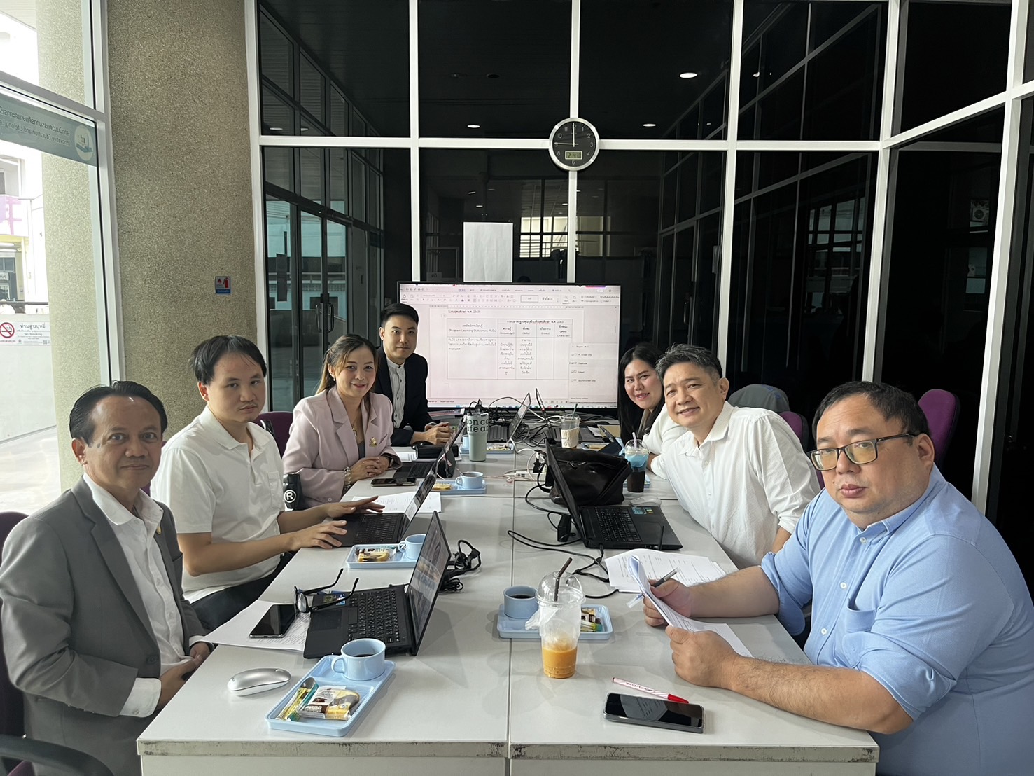 ประชุมการจัดทำหลักสูตรปรัชญาดุษฎีบัณฑิต สาขาเทคโนโลยีสารสนเทศ